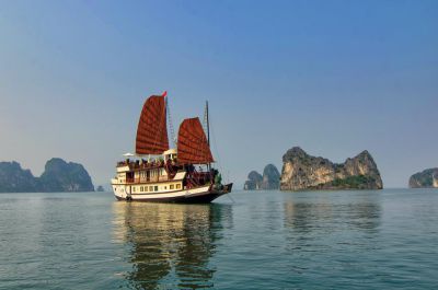 Croisière en baie de Bai Tu Long à bord de la jonque Dragon Pearl